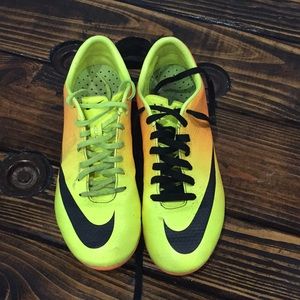 Nike Size 7 Soccer Cleats